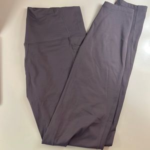 Brand:Halara Size:Large Color: Gray